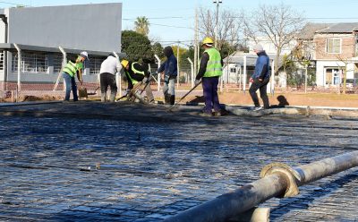 EL JAGÜEL: COMENZARON LAS OBRAS DE RENOVACIÓN DEL PLAYÓN DEPORTIVO DEL BARRIO SIGLO XX