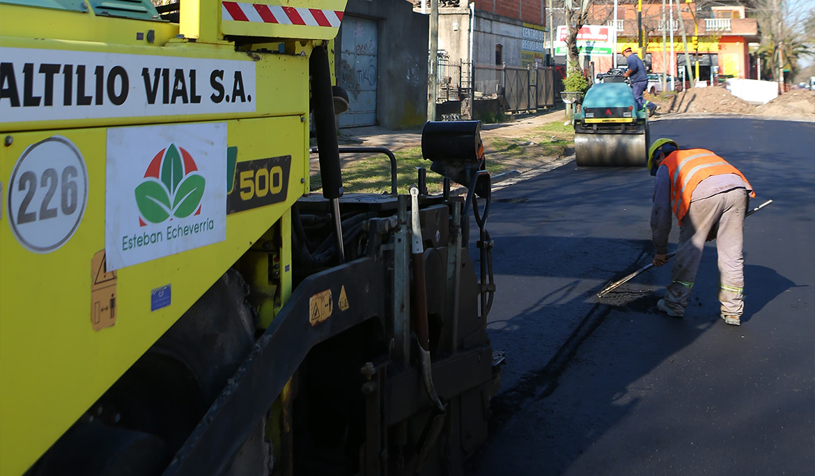 EL MUNICIPIO CONTINÚA CON LAS OBRAS DE BACHEO EN MONTE GRANDE