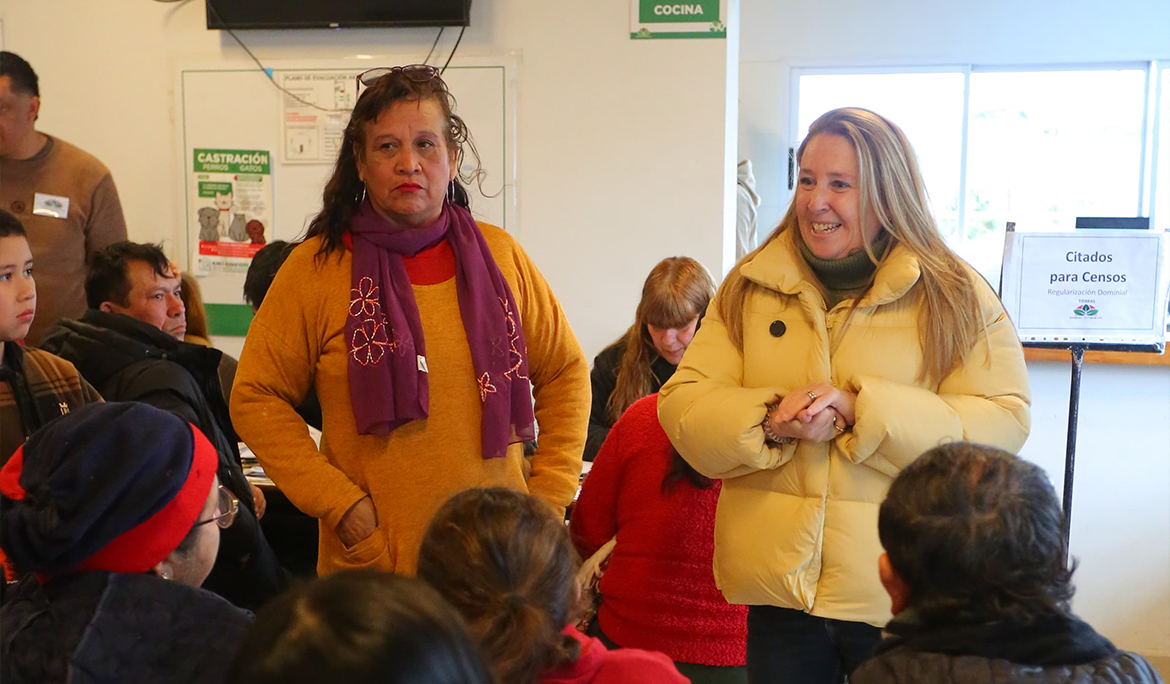 MAGUI GRAY DIALOGÓ CON VECINAS Y VECINOS DURANTE UN OPERATIVO DE REGULARIZACIÓN DOMINIAL Y DOCUMENTAL EN MONTE GRANDE SUR