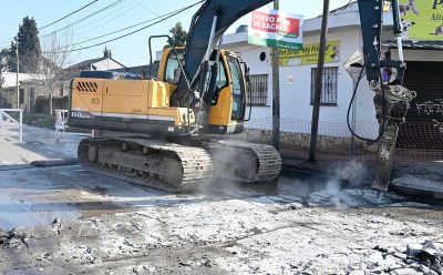 SE LLEVA ADELANTE UNA NUEVA OBRA DE BACHEO EN MONTE GRANDE SUR