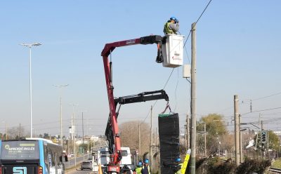 EL MUNICIPIO RENUEVA LOS TÓTEMS INDICADORES DE VELOCIDAD INSTALADOS EN EL DISTRITO