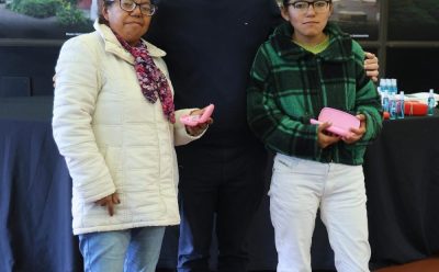 FERNANDO GRAY ENTREGÓ 75 PARES DE LENTES A VECINAS Y VECINOS DEL DISTRITO