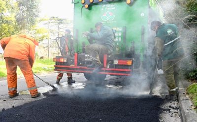 MONTE GRANDE: OBRAS DE BACHEO EN LA CALLE CONSTANZÓ