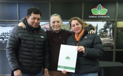 FERNANDO GRAY ENTREGÓ BOLETOS DE COMPRAVENTA A VECINAS Y VECINOS DEL BARRIO LA VICTORIA