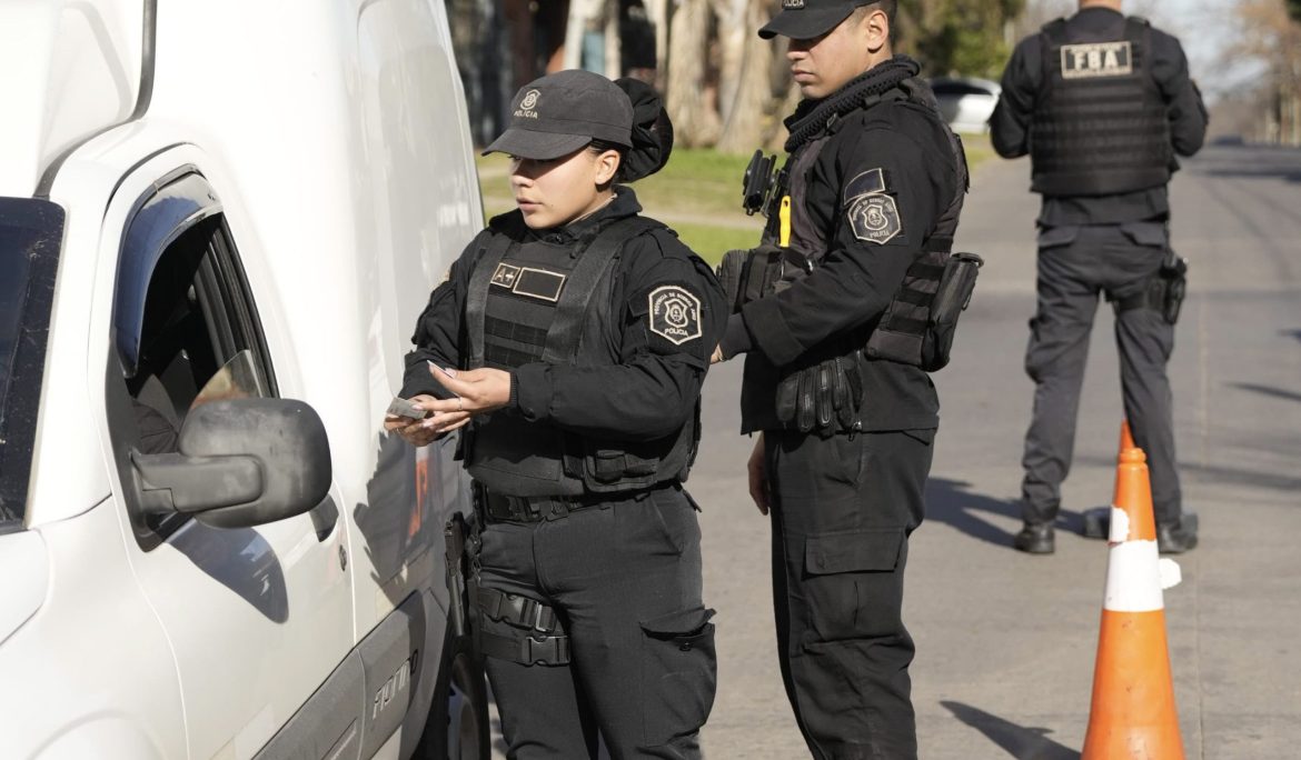NUEVO OPERATIVO DE SEGURIDAD Y PREVENCIÓN DEL DELITO EN MONTE GRANDE Y LUIS GUILLÓN