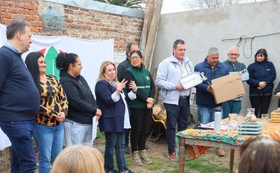 MONTE GRANDE SUR: MAGUI GRAY RECORRIÓ EL BARRIO POLICIAL, DONDE SE REUNIÓ CON VECINAS Y VECINOS Y PRESENCIÓ LA INSTALACIÓN DE NUEVAS LUCES LED