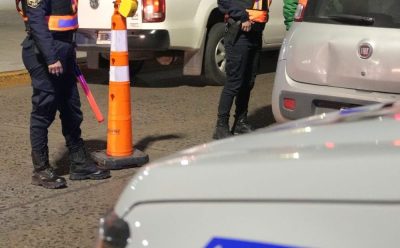 OPERATIVO DE SEGURIDAD Y CONTROL VEHICULAREN LA PLAZA MITRE DE MONTE GRANDE