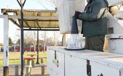 EL JAGÜEL: EL MUNICIPIO INSTALÓ LUMINARIAS LED EN LA PLAZA ANTÁRTIDA ARGENTINA