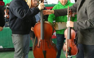 MAGUI GRAY ENTREGÓ INSTRUMENTOS MUSICALES Y EQUIPAMIENTO PARA LOS COROS Y ORQUESTAS DEL DISTRITO