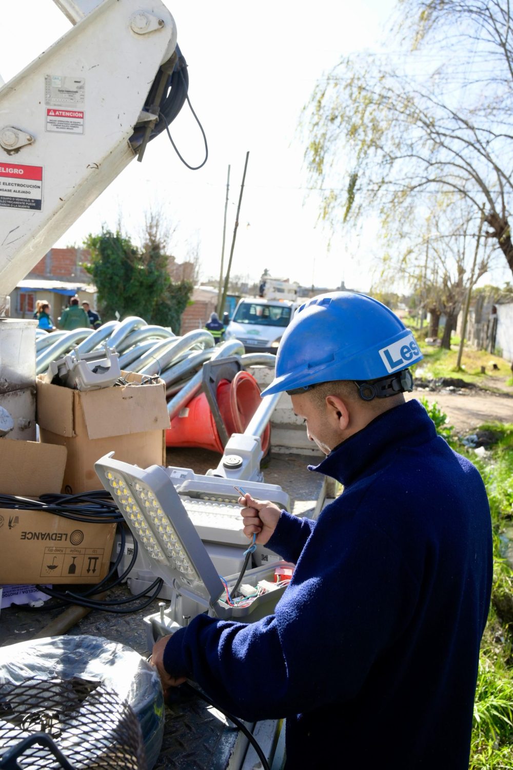 MONTE GRANDE SUR: AVANZA LA INSTALACIÓN DE LUCES LED EN BARRIO GRANDE