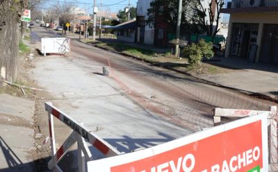 MONTE GRANDE SUR: OBRAS DE BACHEO EN HORMIGÓN DE ALTA RESISTENCIA SOBRE LA CALLE PEHUAJÓ