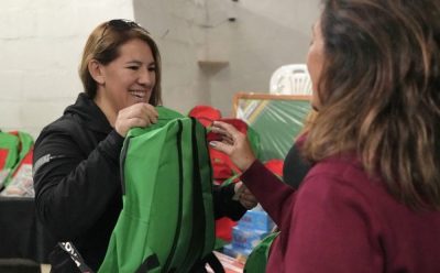 CONTINÚAN LAS ENTREGAS DE KITS ESCOLARES A ESTUDIANTES DEL PLAN FINES