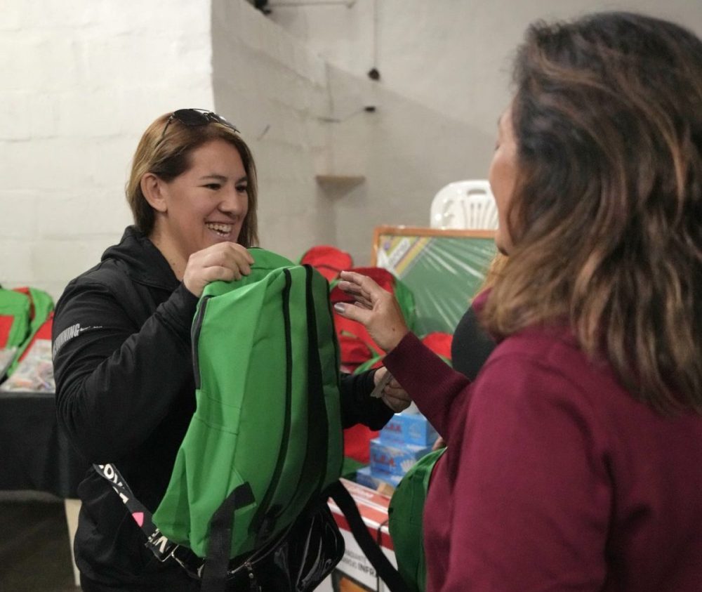 CONTINÚAN LAS ENTREGAS DE KITS ESCOLARES A ESTUDIANTES DEL PLAN FINES