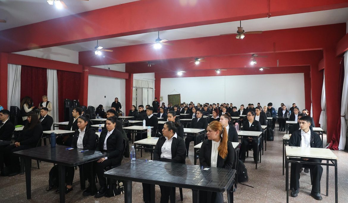FERNANDO GRAY SUPERVISÓ LA JORNADA DE EVALUACIÓN PARA ASPIRANTES A FORMAR PARTE DE LA POLICÍA BONAERENSE EN 2026