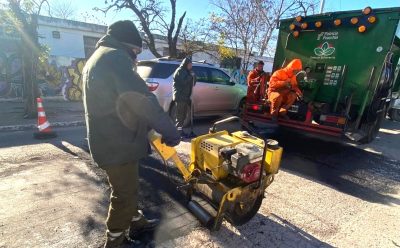 OBRAS DE BACHEO EN LA CALLE EVITA DE EL JAGÜEL