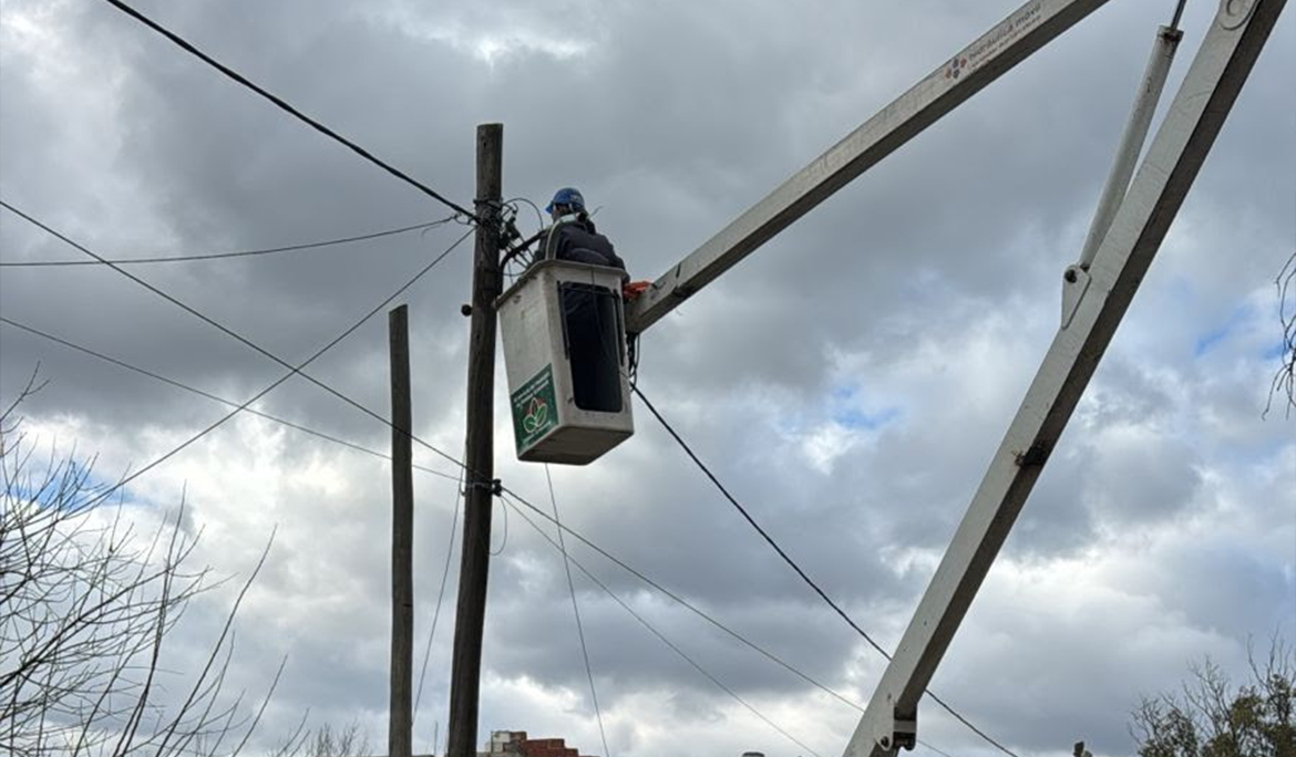 9 DE ABRIL: AVANZA LA INSTALACIÓN DE LUCES LED