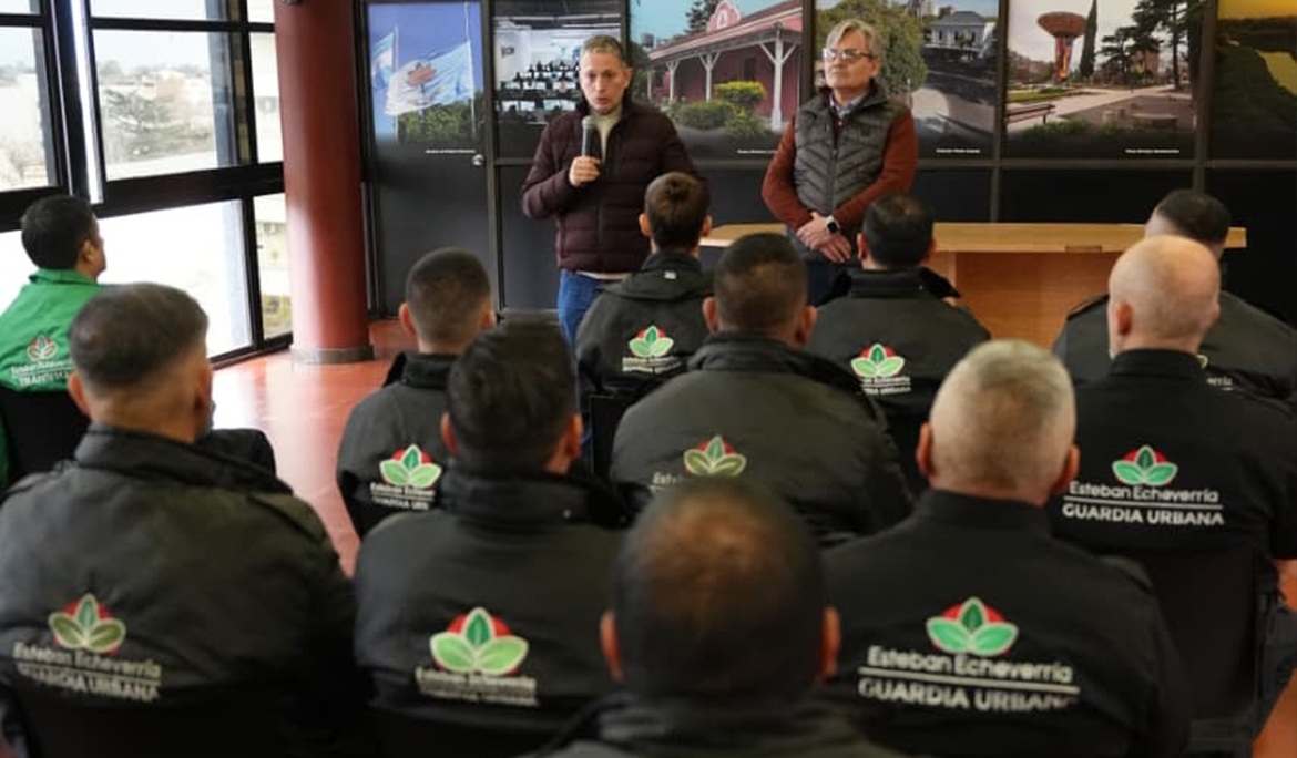 EL INTENDENTE RECIBIÓ A 25 NUEVOS MIEMBROS DE LA GUARDIA URBANA Y DE LA DIRECCIÓN DE TRÁNSITO