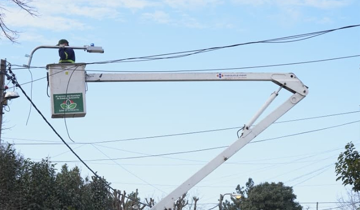 EL MUNICIPIO AVANZA CON LA INSTALACIÓN DE LUCES LED EN EL BARRIO PRIMERO DE MAYO