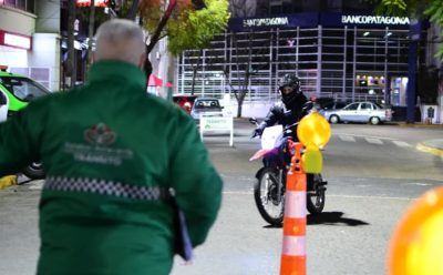EL MUNICIPIO Y LA POLICÍA BONAERENSE REALIZARON UN OPERATIVO DE SEGURIDAD Y CONTROL VEHICULAR EN LA PLAZA MITRE DE MONTE GRANDE