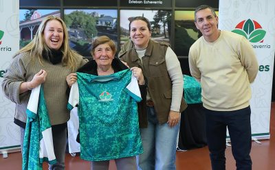 MAGUI GRAY ENTREGÓ 100 CAMISETAS DEPORTIVAS A ADULTAS Y ADULTOS MAYORES DEL DISTRITO