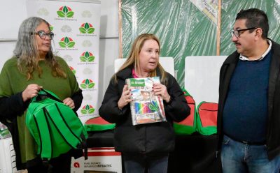 MAGUI GRAY ENTREGÓ KITS DE ESTUDIO A VECINAS Y VECINOS QUE CURSAN EL PLAN FINES