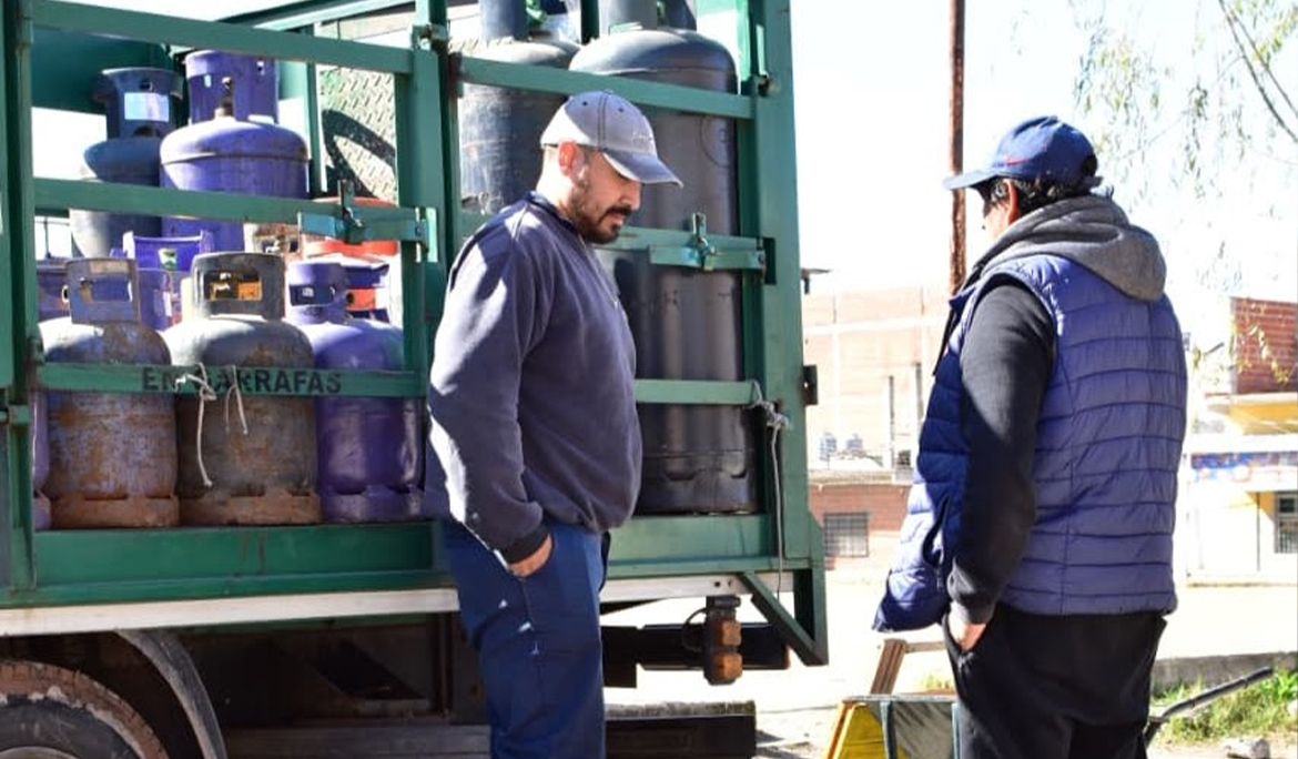 OPERATIVO DE RECARGA DE GARRAFAS A PRECIO SOCIAL EN 9 DE ABRIL