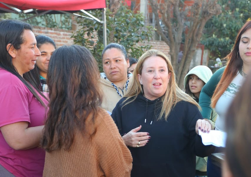 MAGUI GRAY VISITÓ EL MERENDERO LOS ÁNGELES DE MONTE GRANDE
