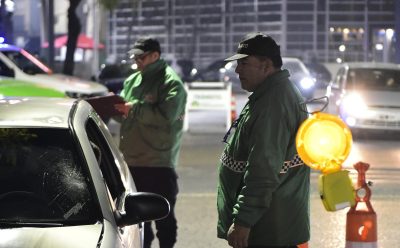 OPERATIVO DE SEGURIDAD Y CONTROL VEHICULAR EN LA PLAZA MITRE DE MONTE GRANDE