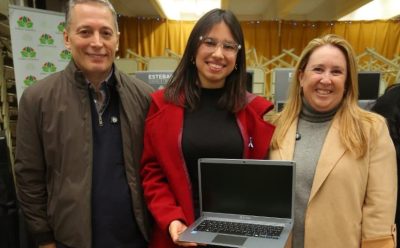 FERNANDO GRAY ENTREGÓ OTRAS 746 NOTEBOOKS A ESTUDIANTES DE ESCUELAS SECUNDARIAS DE MONTE GRANDE