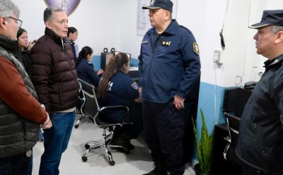 FERNANDO GRAY RECORRIÓ LAS OBRAS DE AMPLIACIÓN DE LA SEDE DE LA POLICÍA CIENTÍFICA DE LUIS GUILLÓN Y ENTREGÓ MOBILIARIO