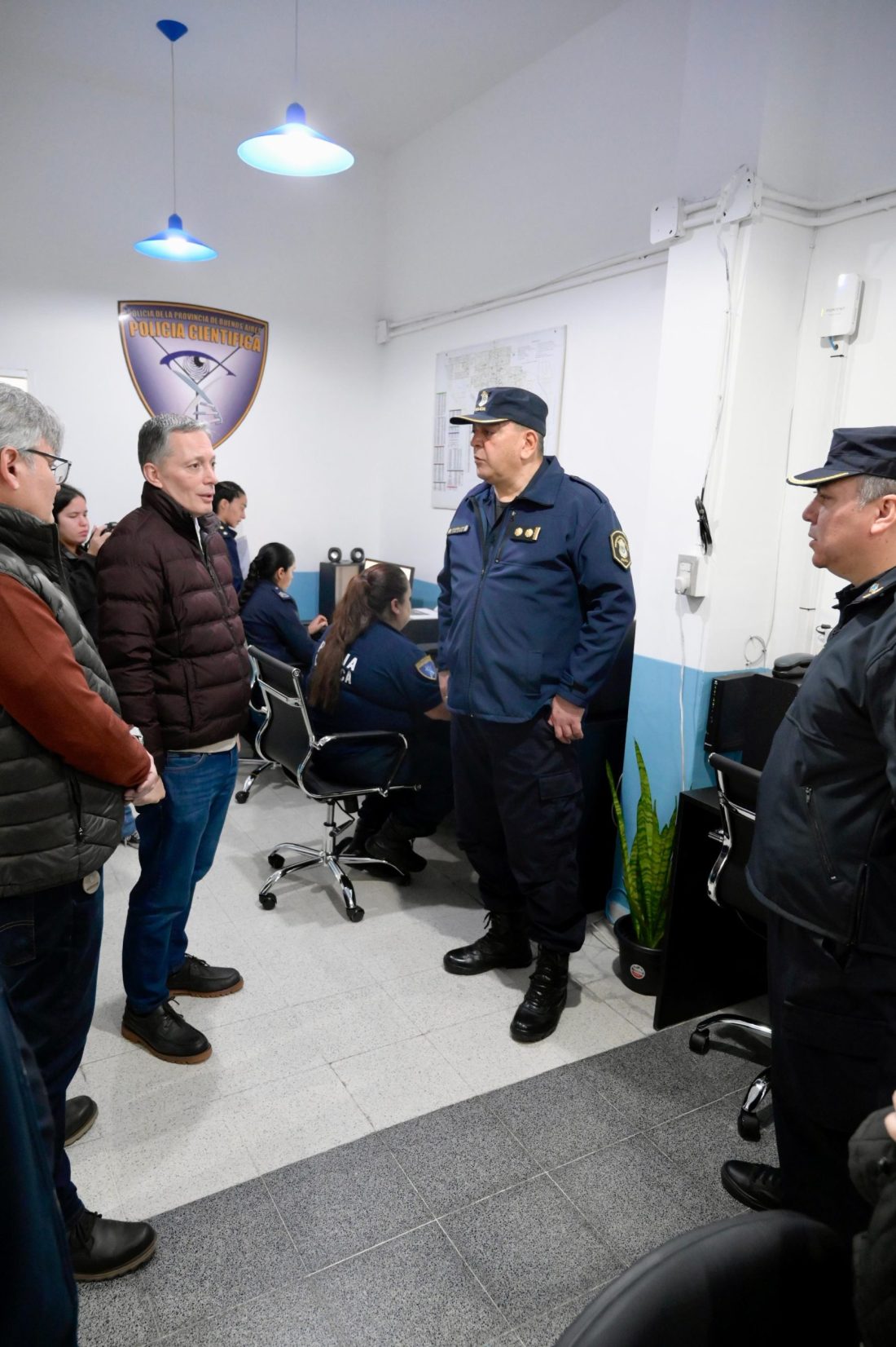 FERNANDO GRAY RECORRIÓ LAS OBRAS DE AMPLIACIÓN DE LA SEDE DE LA POLICÍA CIENTÍFICA DE LUIS GUILLÓN Y ENTREGÓ MOBILIARIO