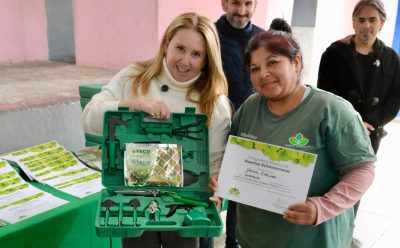 MAGUI GRAY ENTREGÓ CERTIFICADOS Y KITS DE JARDINERÍA A PARTICIPANTES DEL PROGRAMA HUERTAS ECHEVERRIANAS