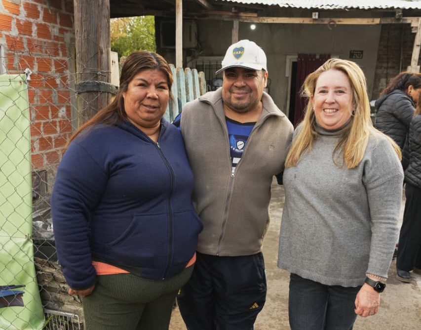 MAGUI GRAY ENTREGÓ ELEMENTOS E INSUMOS EN UN CENTRO COMUNITARIO Y EN UN MERENDERO