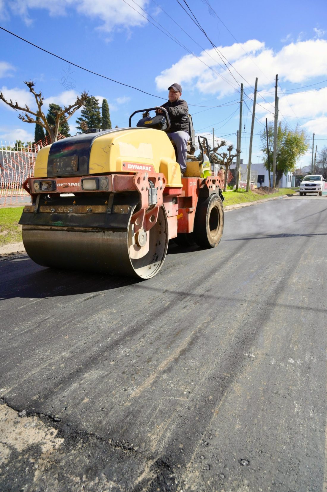 SE AVANZA CON LAS TAREAS DE BACHEO EN MONTE GRANDE SUR