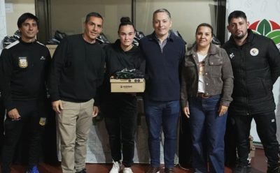 FERNANDO GRAY ENTREGÓ INDUMENTARIA Y ELEMENTOS A ESTUDIANTES DE LA ESCUELA MUNICIPAL DE ARBITRAJE DE FÚTBOL
