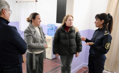 MAGUI GRAY ENTREGÓ MOBILIARIO PARA LA COMISARÍA DE LA MUJER Y LA FAMILIA, DE MONTE GRANDE