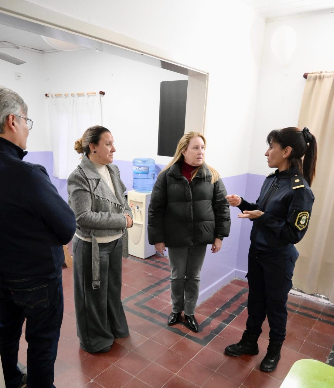 MAGUI GRAY ENTREGÓ MOBILIARIO PARA LA COMISARÍA DE LA MUJER Y LA FAMILIA, DE MONTE GRANDE