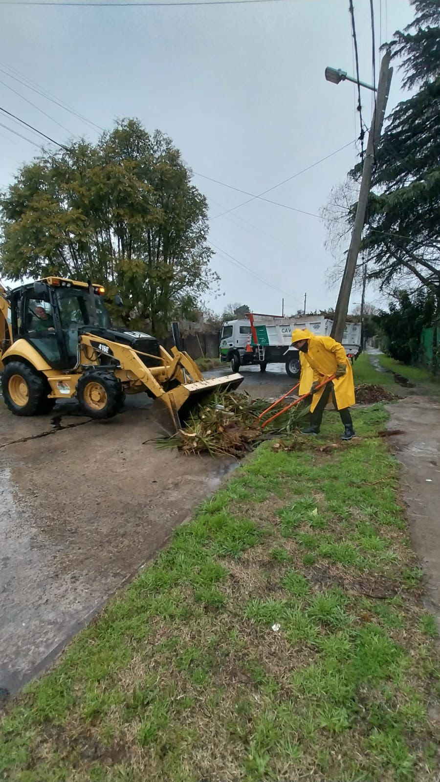 AVANZAN LOS TRABAJOS DE LIMPIEZA Y SANEAMIENTO EN LOS BARRIOS DEL DISTRITO