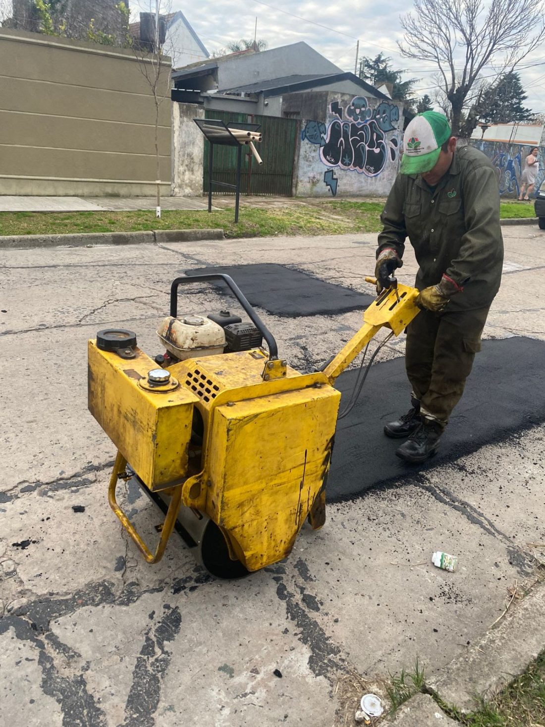 SIGUEN AVANZANDO LAS OBRAS DE BACHEO EN LUIS GUILLÓN