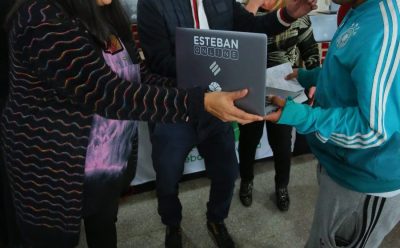 ESTEBAN ONLINE: SE ENTREGARON 425 NOTEBOOKS A ESTUDIANTES DE LA ESCUELA SECUNDARIA N° 5