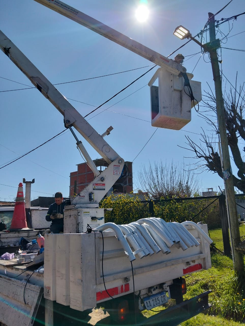 AVANZA LA INSTALACIÓN DE LUCES LED EN 9 DE ABRIL