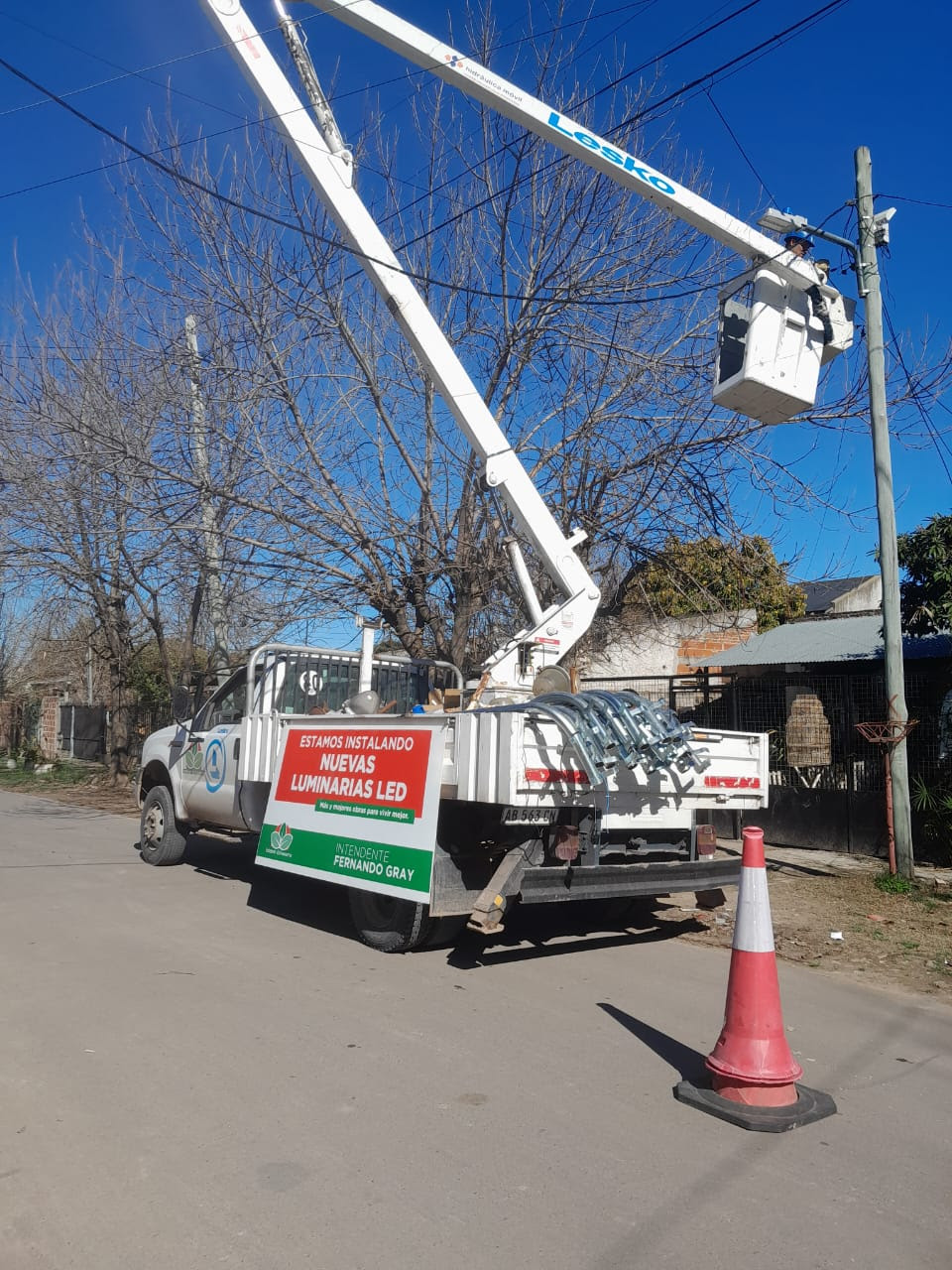 EL JAGÜEL: SIGUE LA INSTALACIÓN DE LUMINARIAS LED 