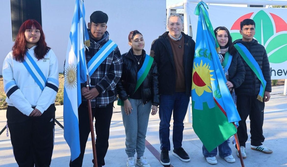 FERNANDO GRAY INAUGURÓ EL PLAYÓN DEPORTIVO DEL BARRIO SIGLO XX