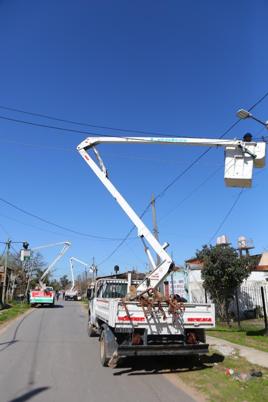 9 DE ABRIL: CONTINÚA LA INSTALACIÓN DE NUEVAS LUCES LED