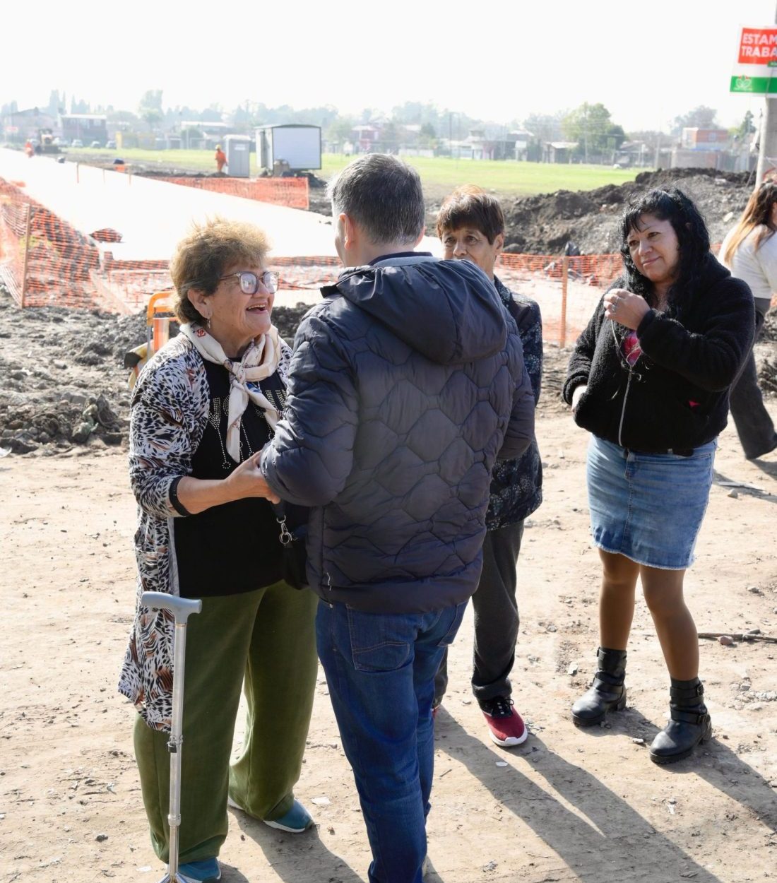 FERNANDO GRAY RECORRIÓ LA OBRA DE PAVIMENTACIÓN EN LA CALLE MARXER
