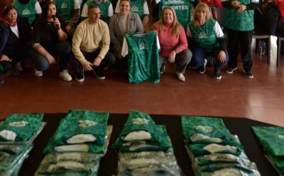 ENTREGA DE INDUMENTARIA DEPORTIVA PARA ADULTAS Y ADULTOS MAYORES DE ESTEBAN ECHEVERRÍA