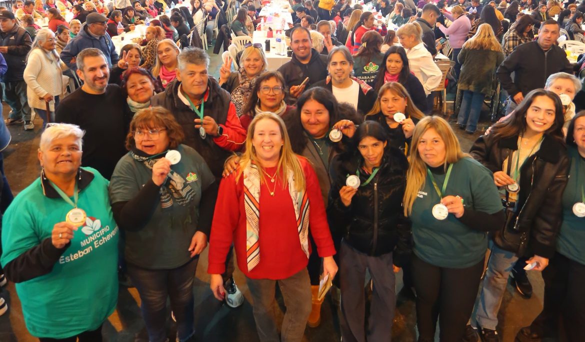 FERNANDO GRAY Y MAGUI GRAY RECONOCIERON LA LABOR DE TRABAJADORAS VECINALES