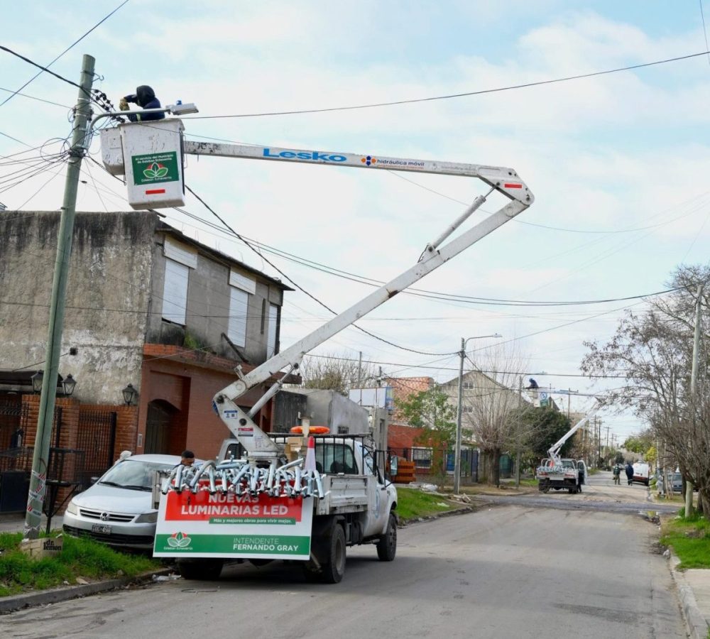 EL JAGÜEL: CONTINÚA LA COLOCACIÓN Y RENOVACIÓN DE LUMINARIAS LED EN CALLES Y AVENIDAS