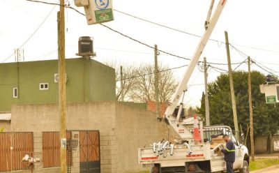 EL MUNICIPIO CONTINÚA CON LA INSTALACIÓN DE 372 LUCES LED EN EL BARRIO POLICIAL