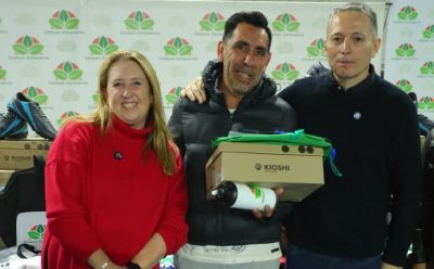 FERNANDO GRAY Y MAGUI GRAY ENTREGARON ELEMENTOS DEPORTIVOS EN EL CLUB MAYO DE LUIS GUILLÓN